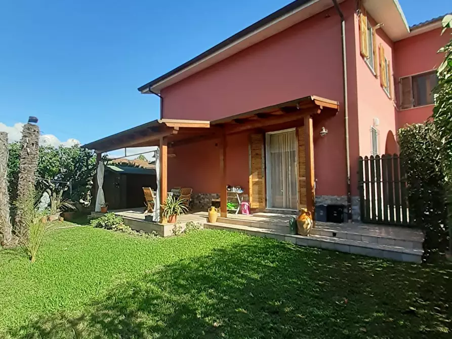 Immagine 1 di Porzione di casa in affitto  a Ameglia