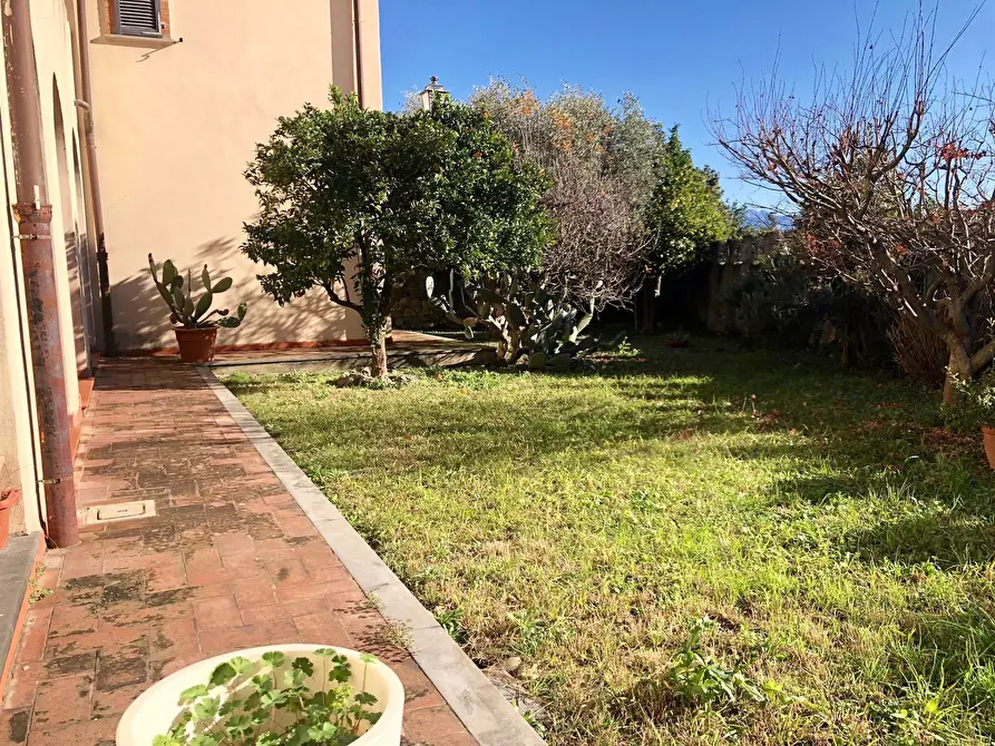 Immagine 18 di Porzione di casa in vendita  a Ameglia