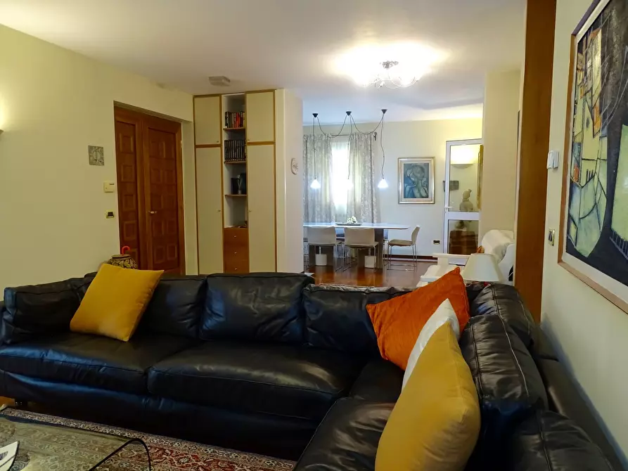 Immagine 10 di Villa in vendita  a Sarzana