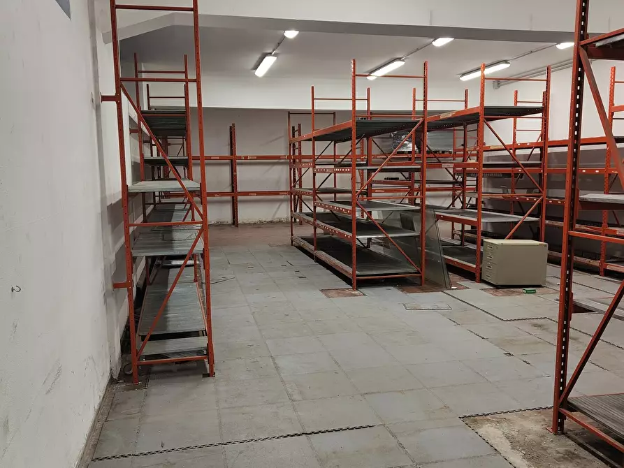 Immagine 2 di Locale commerciale in affitto  in Via Socrate Benacci a Sarzana