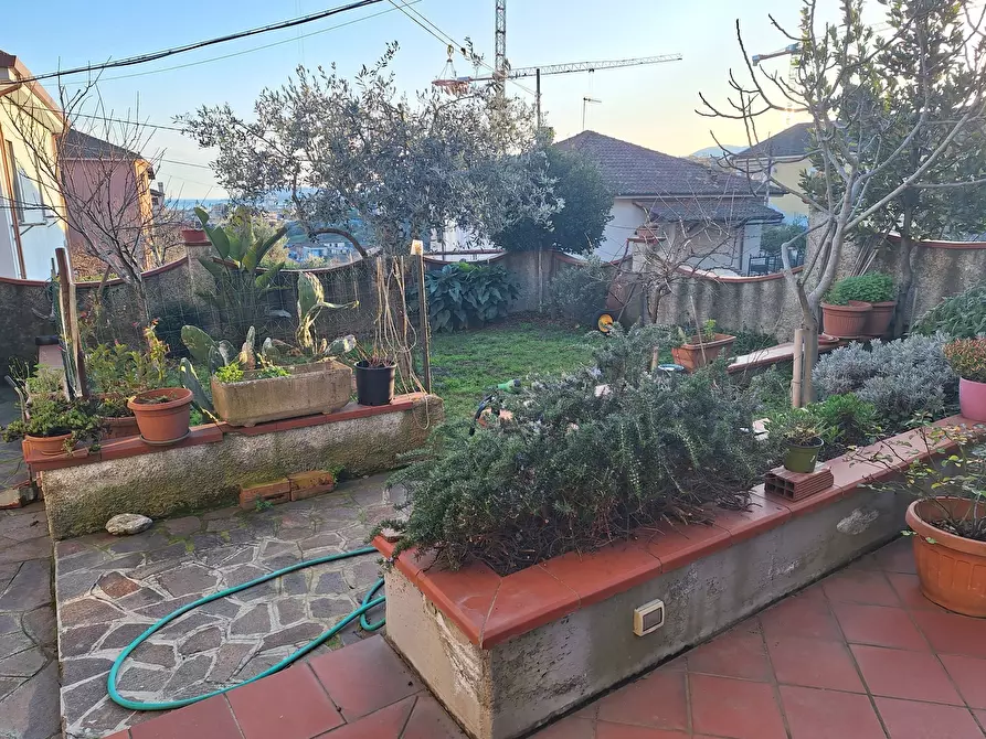 Immagine 1 di Casa semindipendente in vendita  a La Spezia