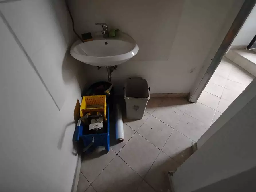 Immagine 3 di Magazzino in vendita  in Viale del lavoro 9 a Jesi