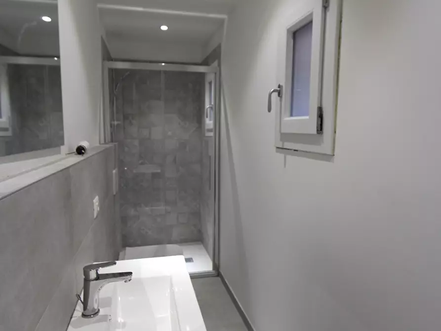 Immagine 23 di Appartamento in vendita  in Piazza Giuseppe Garibaldi a Valsamoggia