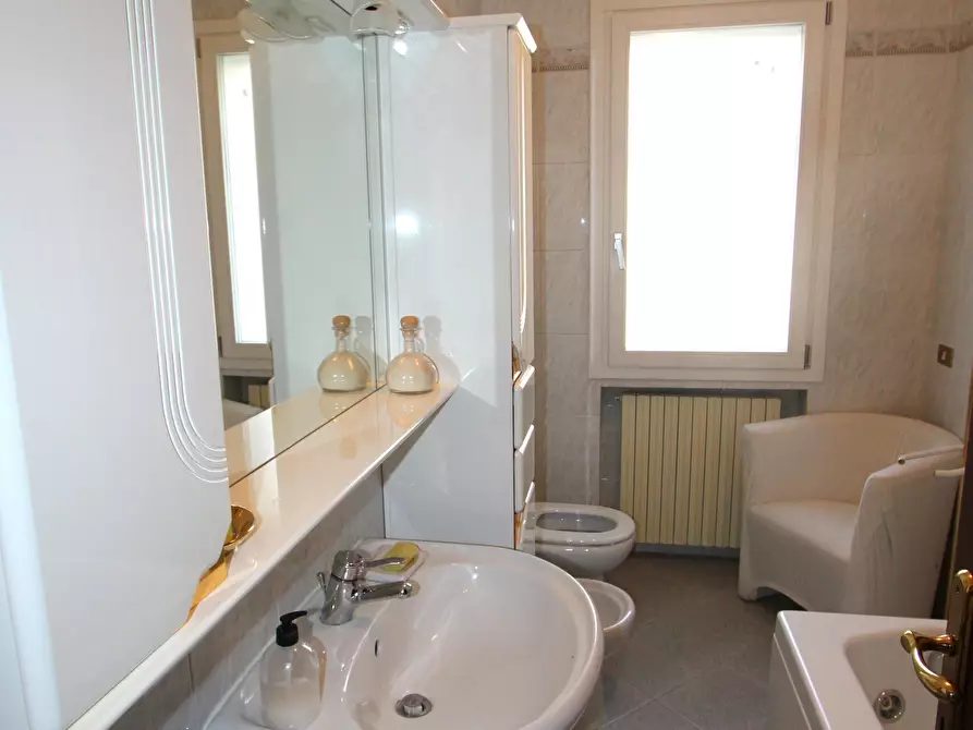 Immagine 51 di Villa in vendita  in SP76 17 a Valsamoggia