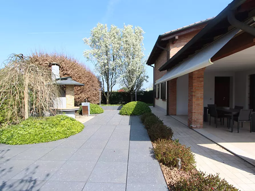 Immagine 11 di Villa in vendita  in Via Augusto Ferrari a Valsamoggia