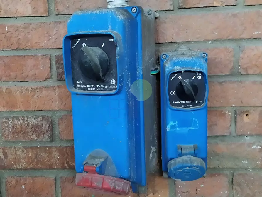 Immagine 24 di Attività artigianale in affitto  in Via Del Marzocco 40 a Livorno