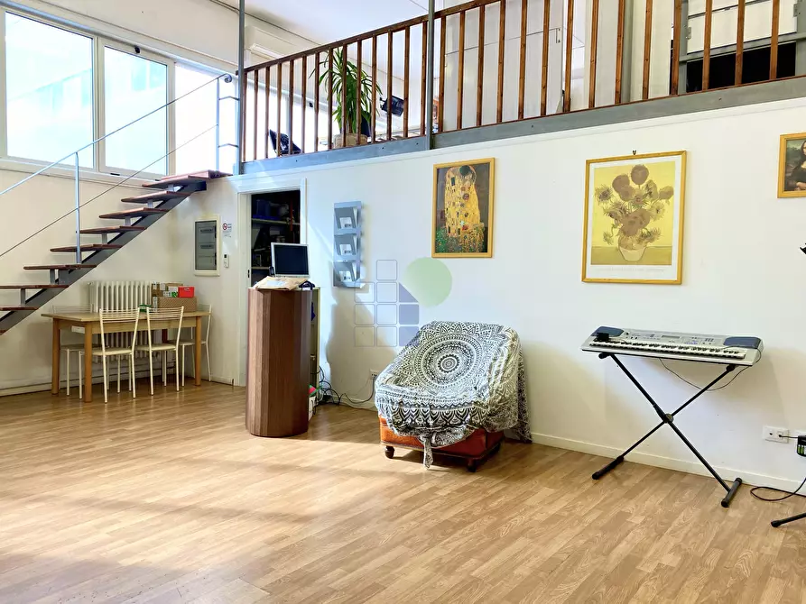 Immagine 11 di Attività artigianale in vendita  in via dei Ramai a Livorno