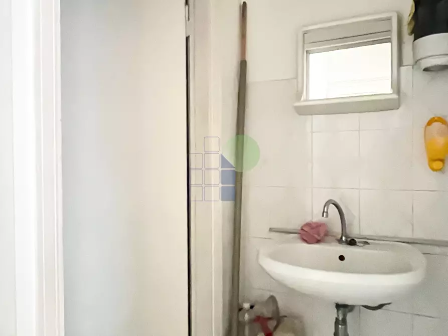Immagine 9 di Locale commerciale in vendita  in Via Buontalenti 22 a Livorno