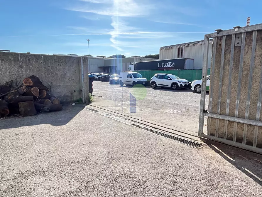 Immagine 6 di Capannone industriale in affitto  in Via Aurelia 76 a Collesalvetti