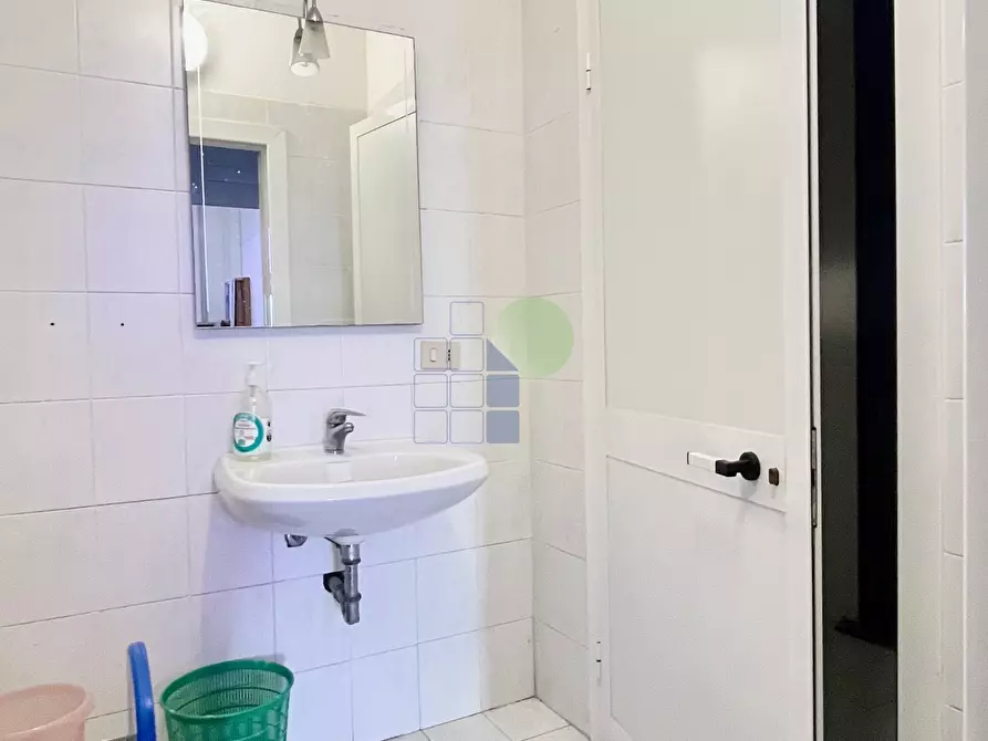 Immagine 10 di Attività artigianale in affitto  in Via della Padula 11 a Livorno