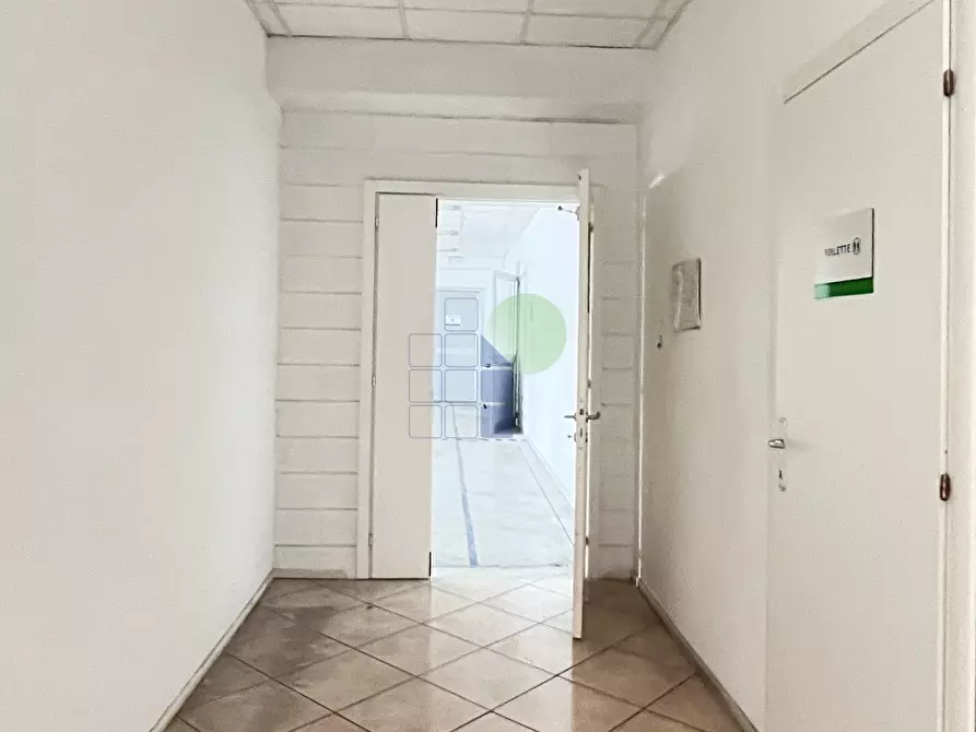 Immagine 34 di Attività artigianale in affitto  in Via  Cimarosa 55 a Livorno