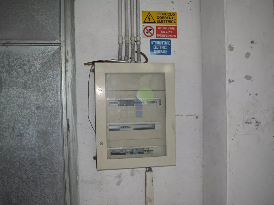 Immagine 13 di Capannone industriale in affitto  in Via Aurelia 76 a Collesalvetti