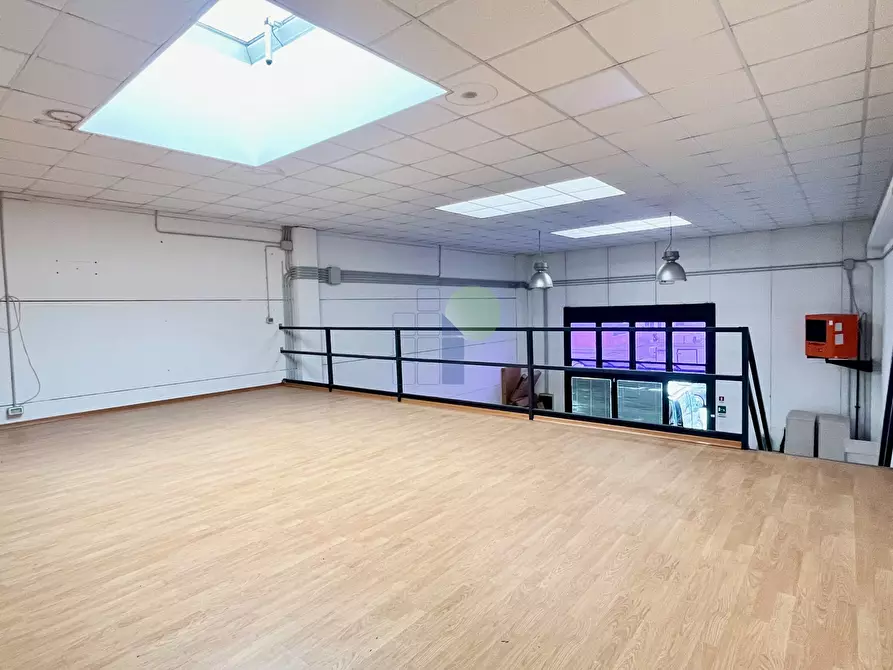 Immagine 3 di Attività artigianale in affitto  in Via della Padula 11 a Livorno