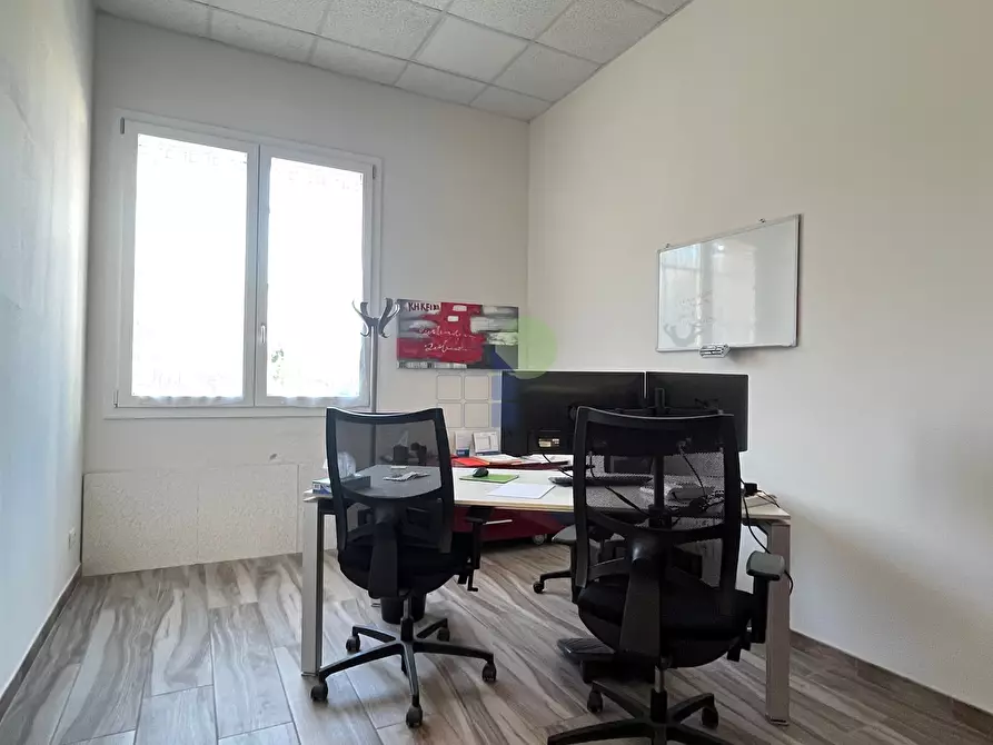 Immagine 8 di Attività artigianale in vendita  in Via Grotta delle Fate 89 a Livorno