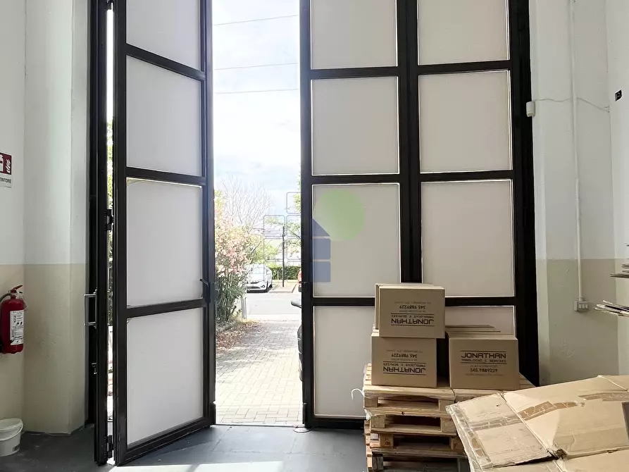 Immagine 17 di Attività artigianale in affitto  in Via dell' Artigianato 45 a Livorno