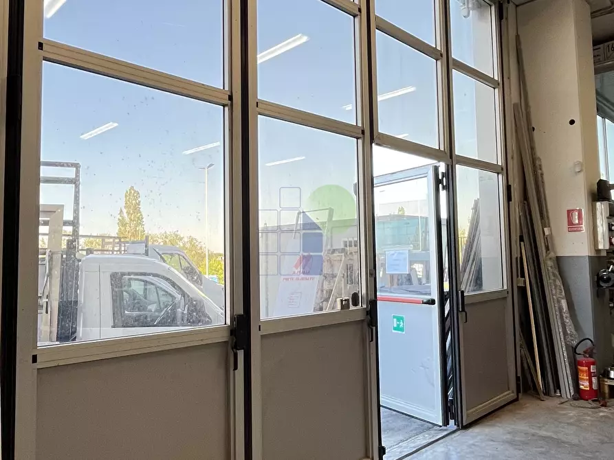 Immagine 11 di Locale commerciale in affitto  in Via Arrotini 11 a Livorno