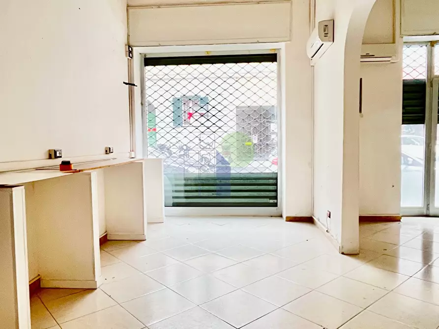 Immagine 2 di Locale commerciale in vendita  in Via Buontalenti 22 a Livorno