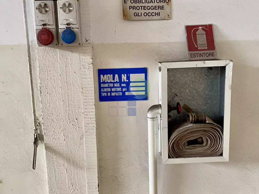 Immagine 4 di Attività artigianale in vendita  in Via Aurelio Nicolodi 45 a Livorno