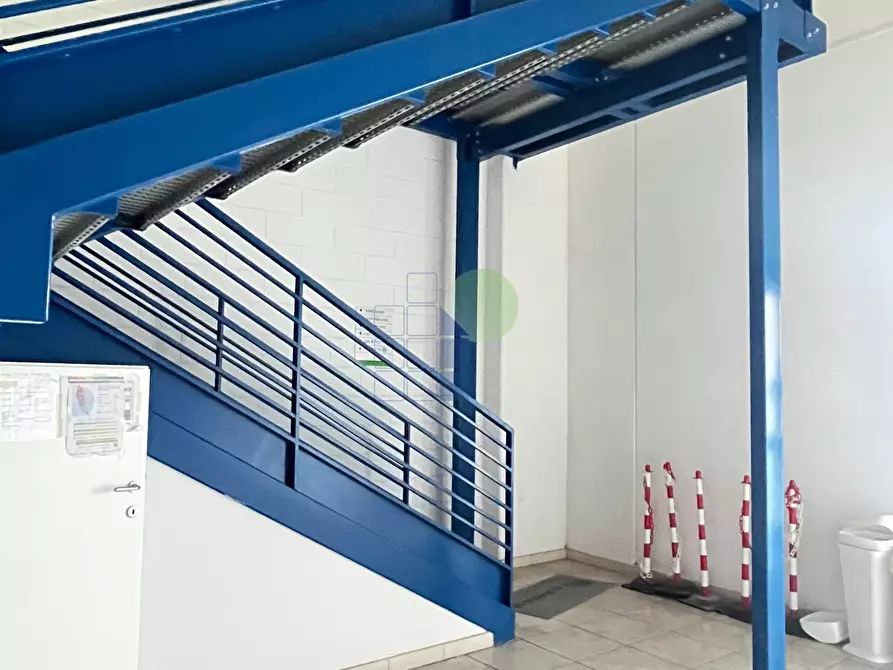 Immagine 32 di Attività artigianale in affitto  in Via  Cimarosa 55 a Livorno