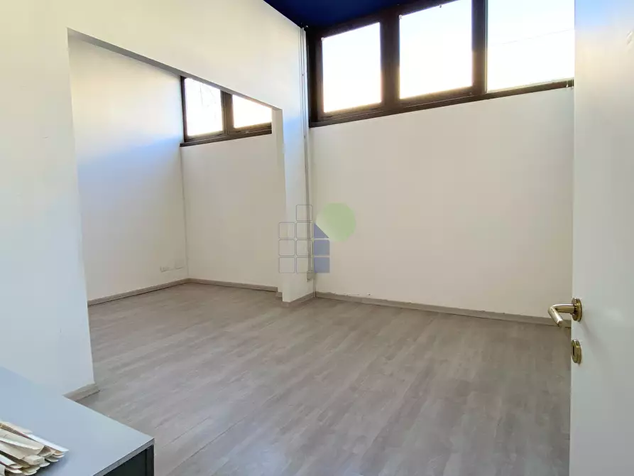 Immagine 9 di Attività artigianale in affitto  in Via dell' Artigianato 45 a Livorno