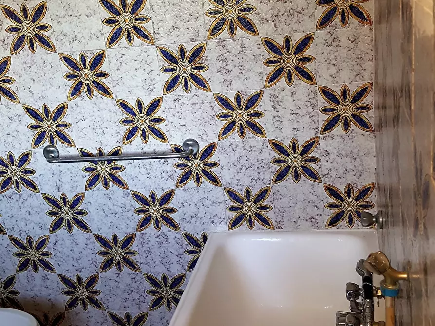 Immagine 13 di Bilocale in vendita  in Via Manzoni 1 a Arona