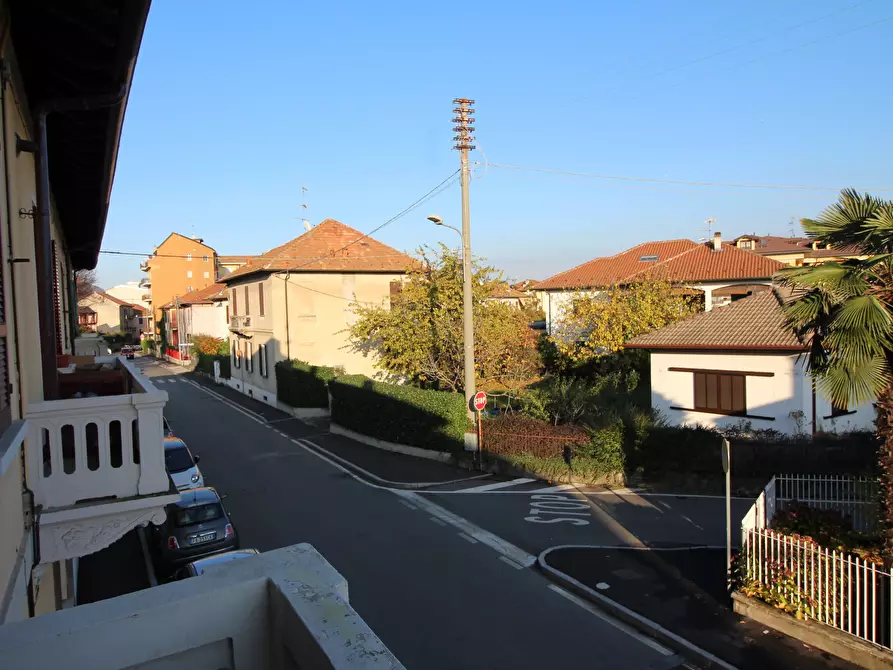 Immagine 10 di Trilocale in affitto  a Arona