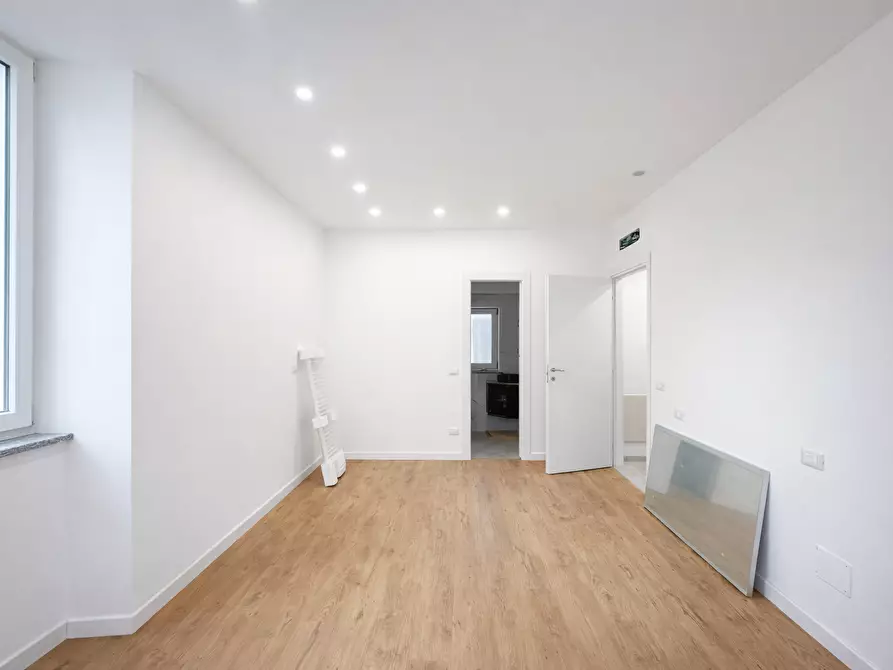 Immagine 17 di Quadrilocale in vendita  in Corso Liberazione 1 a Arona