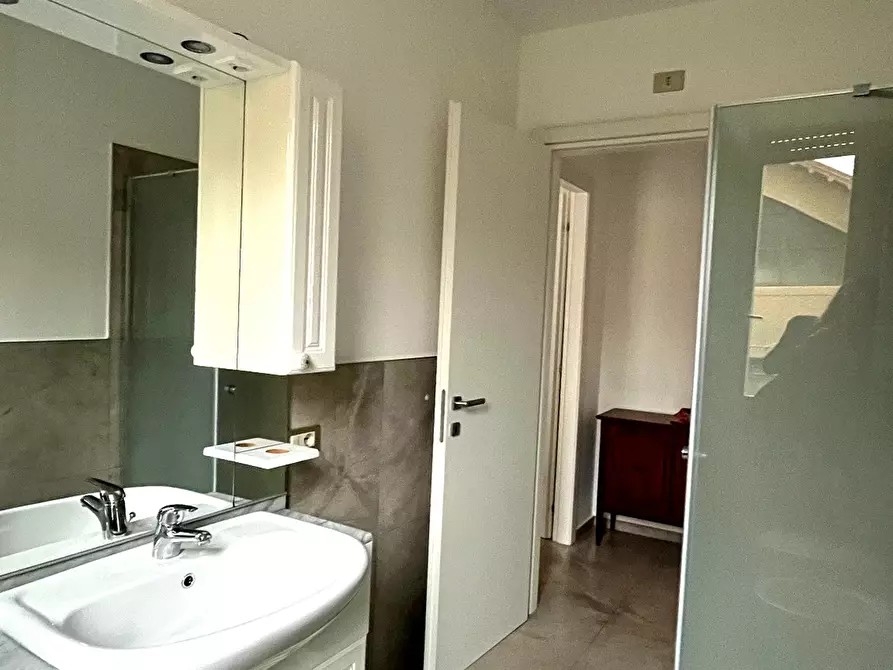 Immagine 9 di Bilocale in affitto  in Via Giovanni Verga 1 a Arona