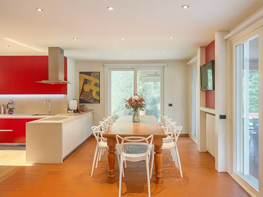 Immagine 2 di Villa in vendita  in Via Madonna della Motta 1 a Dormelletto