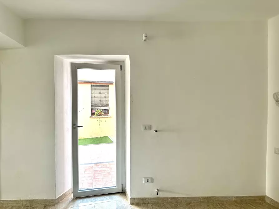 Immagine 9 di Bilocale in vendita  in Via Crosa 1 a Arona