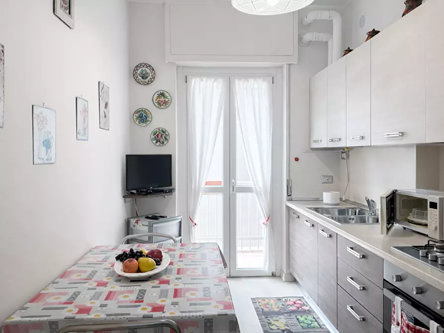 Immagine 9 di Bilocale in affitto  a Arona