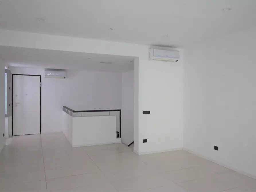 Immagine 18 di Capannone industriale in affitto  in Viale Marconi 1 a Arona