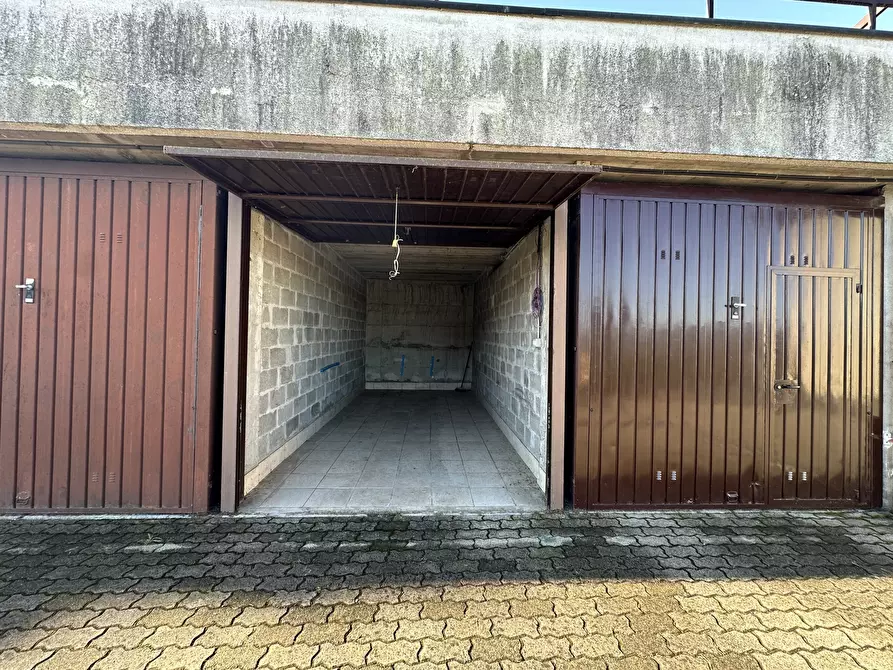 Immagine 6 di Garage in affitto  in Via Federico Tesio 1 a Dormelletto