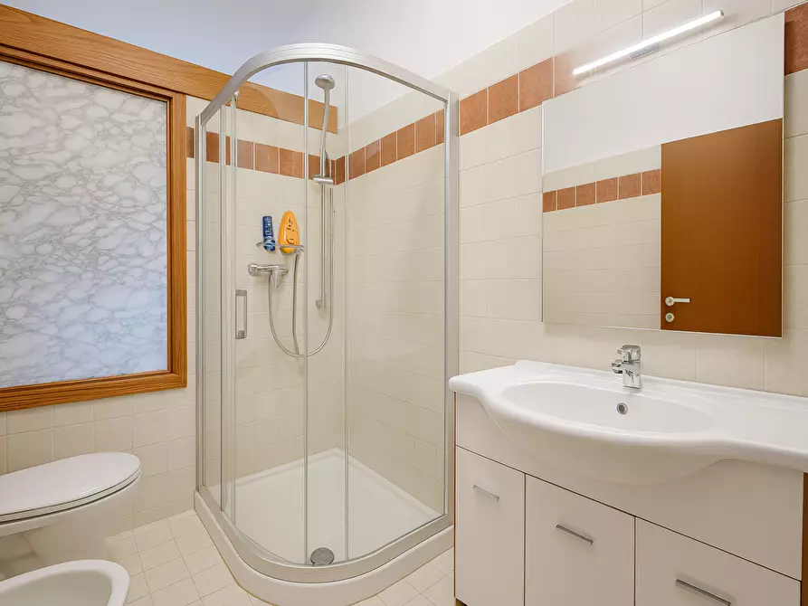 Immagine 17 di Trilocale in vendita  in Via Torino 11 a Arona