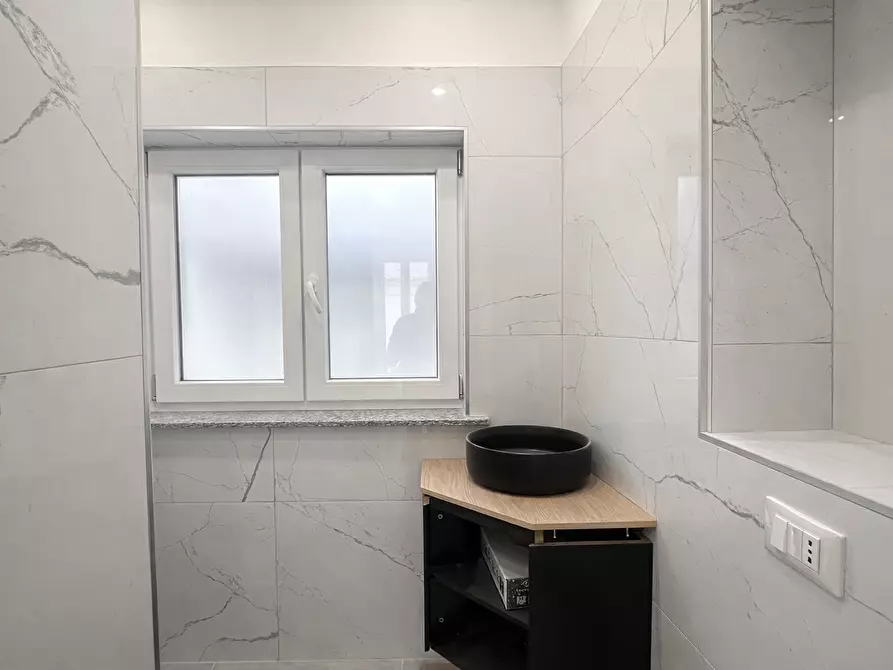 Immagine 18 di Quadrilocale in vendita  in Corso Liberazione 1 a Arona