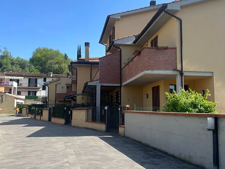 Immagine 19 di Trilocale in vendita  in Via Chiantigiana a Lastra A Signa