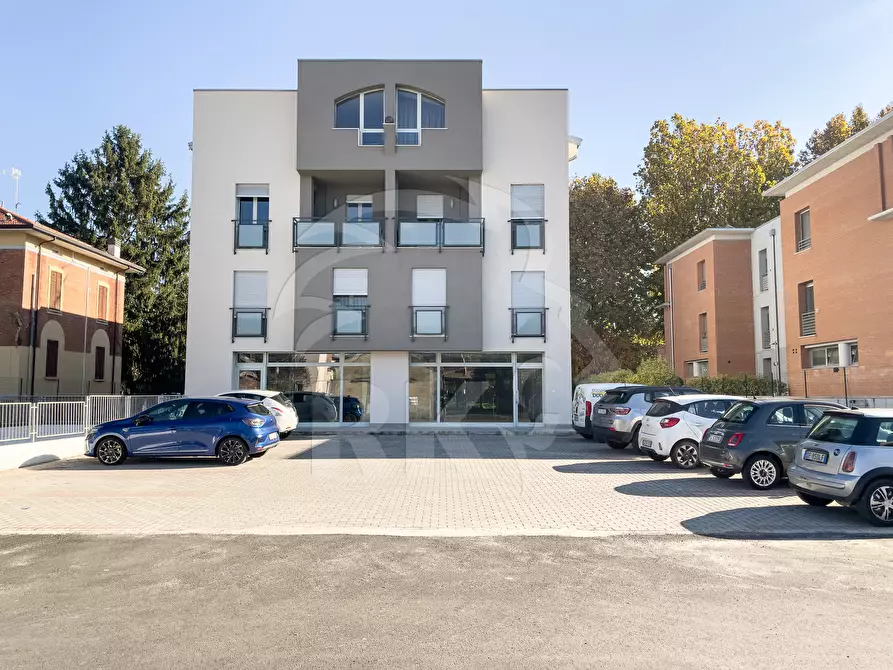 Immagine 5 di Locale commerciale in vendita  in Viale Cinque Martiri 12 a Mirandola