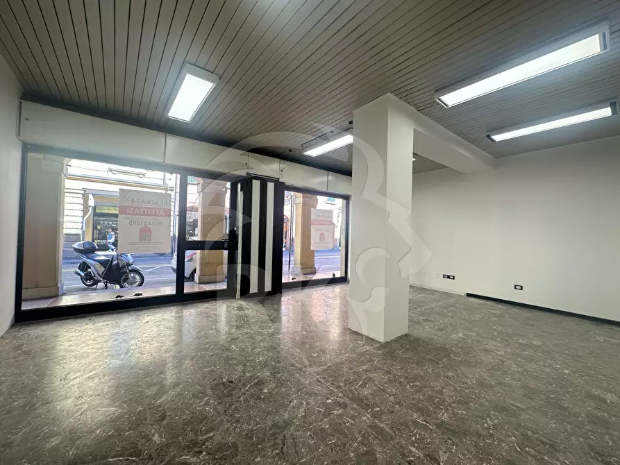 Immagine 2 di Locale commerciale in vendita  in VIA SANT'ISAIA 72 a Bologna