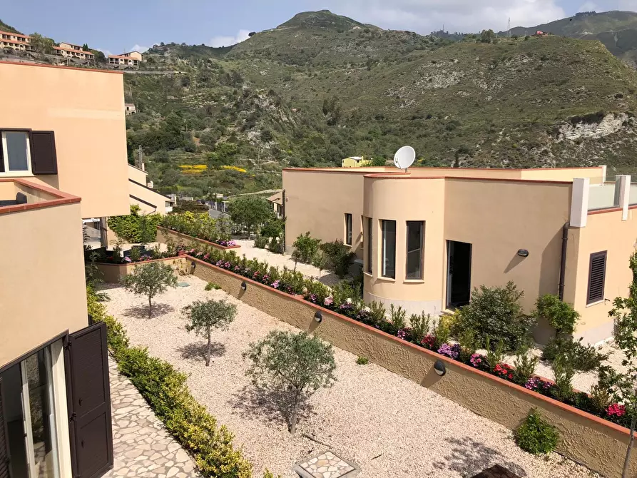 Immagine 46 di Villa in vendita  in Via Roma 21 a Taormina