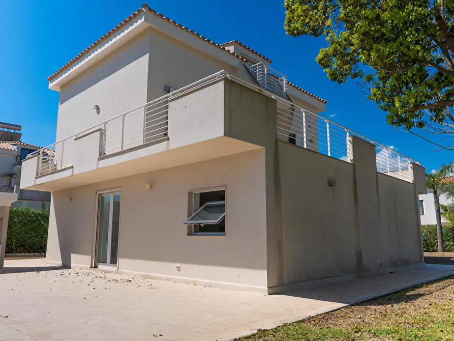 Immagine 10 di Villa in vendita  in Via dell'Airone 3 a Siracusa