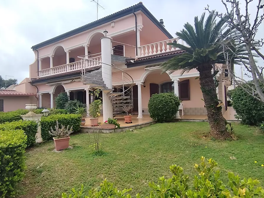 Immagine 1 di Villa in vendita  in Via Stromboli 7 a Siracusa