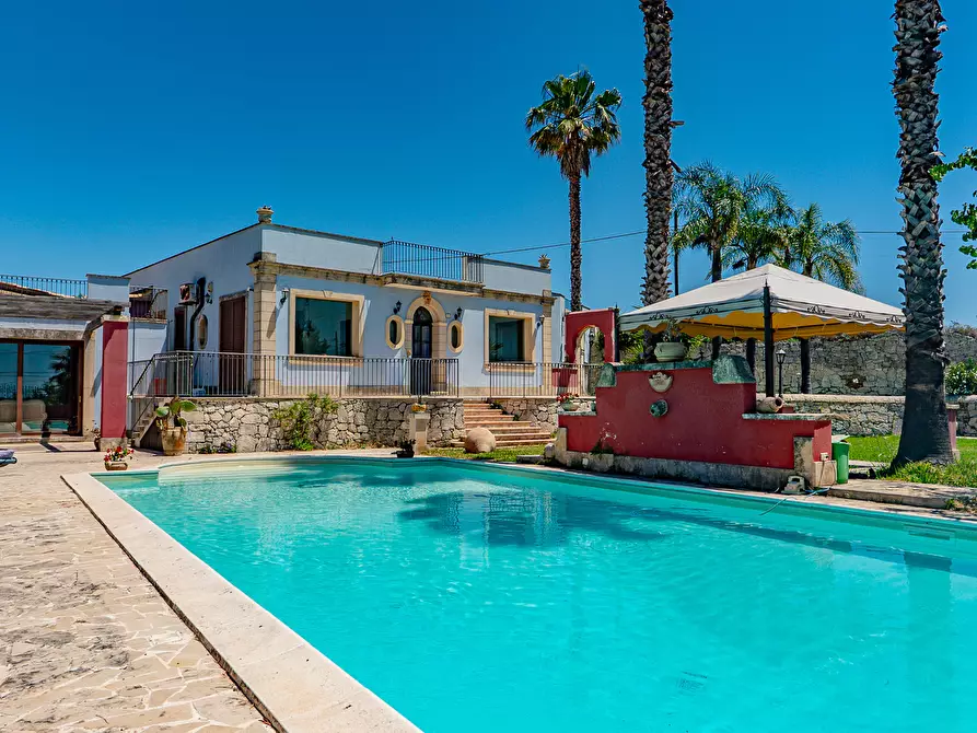 Immagine 40 di Villa in vendita  in Via Agamennone 2 a Siracusa