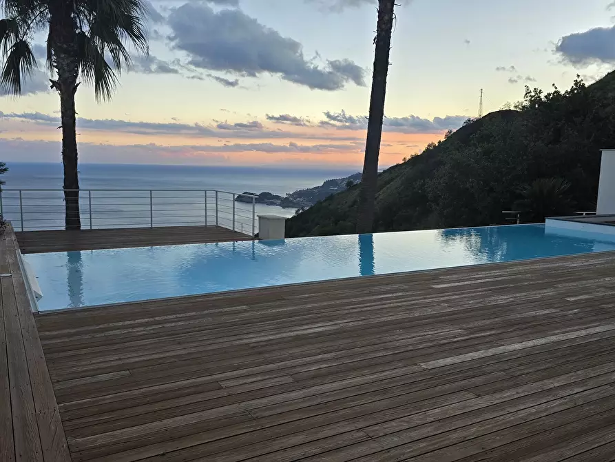 Immagine 2 di Villa in vendita  a Taormina