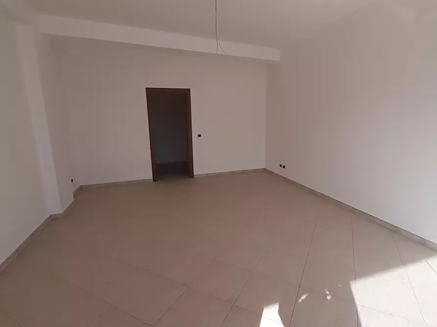 Immagine 22 di Locale commerciale in vendita  in Via UmbertoPiazza Borsellino 400 a Canicattini Bagni