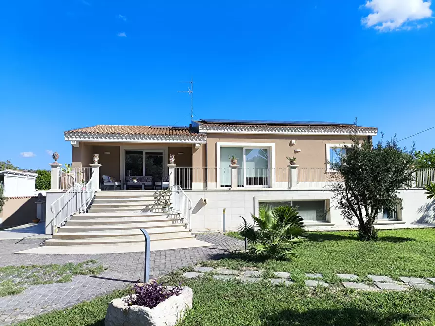 Immagine 33 di Villa in vendita  a Siracusa
