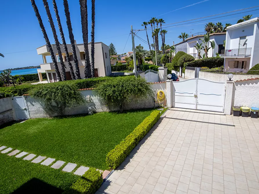 Immagine 31 di Villa in vendita  in Via Taormina 37 a Siracusa