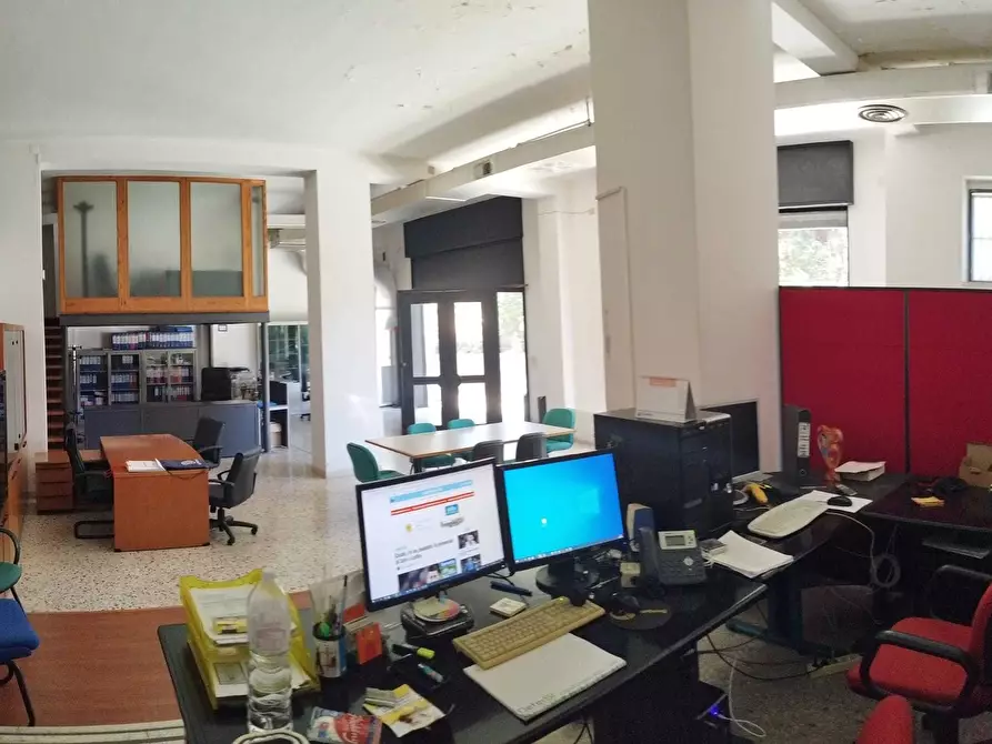 Immagine 4 di Locale commerciale in vendita  a Siracusa