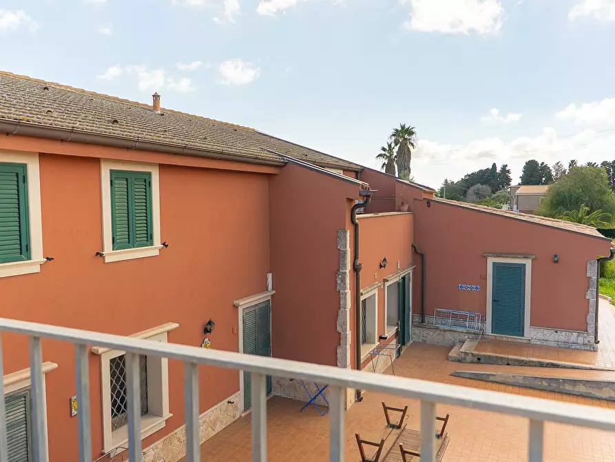 Immagine 30 di Villa in vendita  in Via Priamo 10 a Siracusa