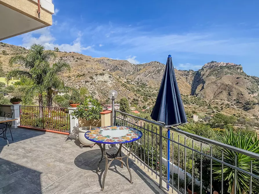 Immagine 22 di Villa in vendita  in Via Crocefisso 16 a Taormina