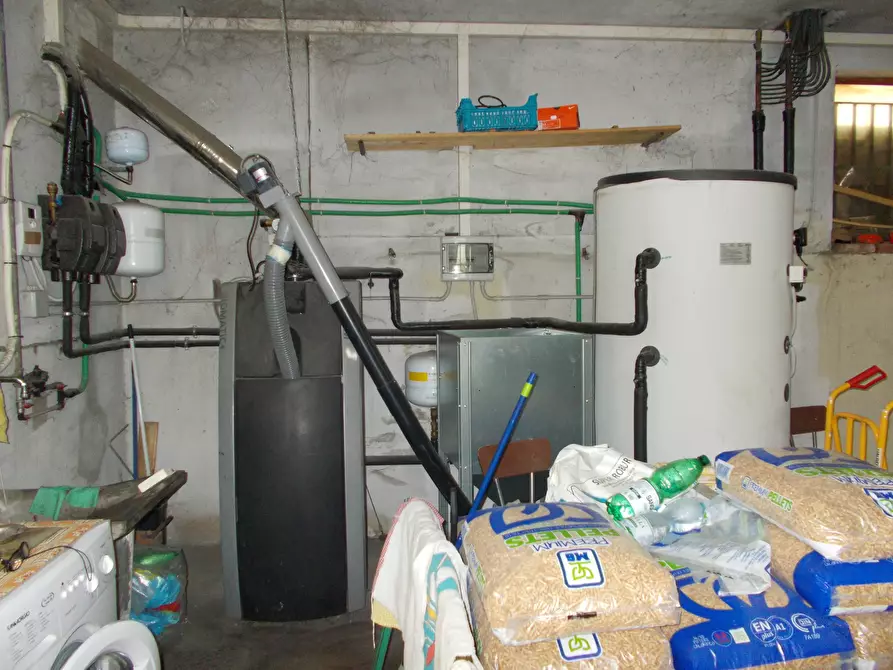 Immagine 16 di Villa in vendita  a Quarrata